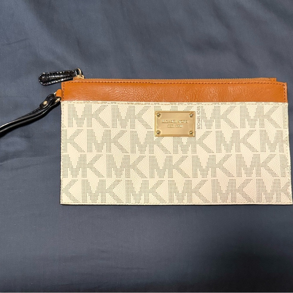 Michael Kors Wristlet
